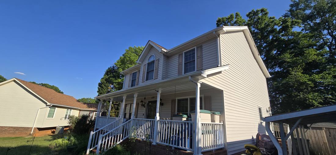 House after professional house washing and soft wash in Eden NC by New Home Glow