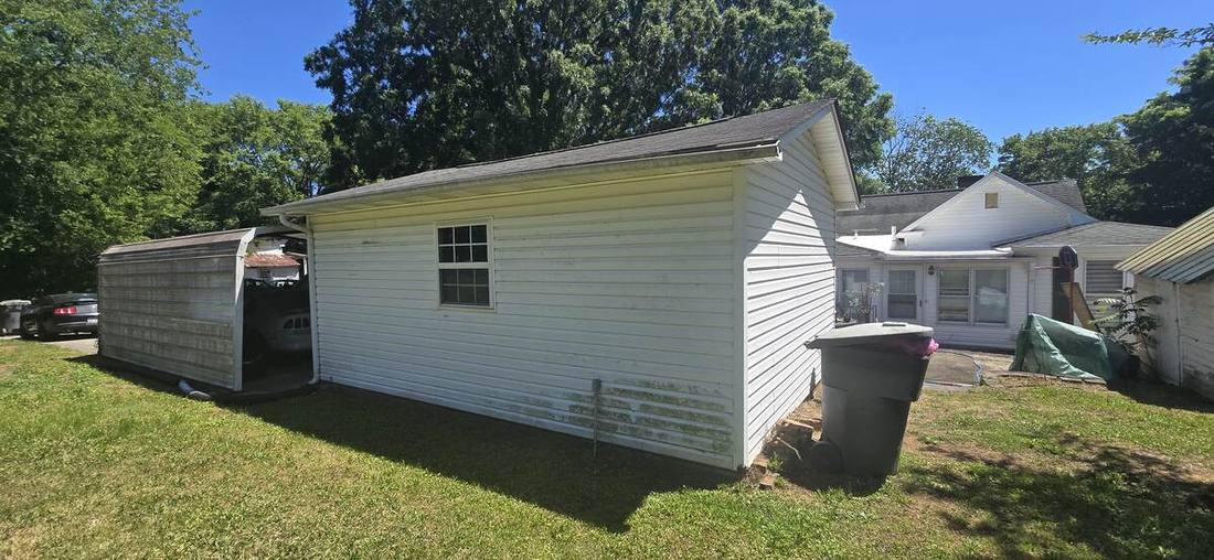 Vinyl siding before soft wash showing algae and mildew